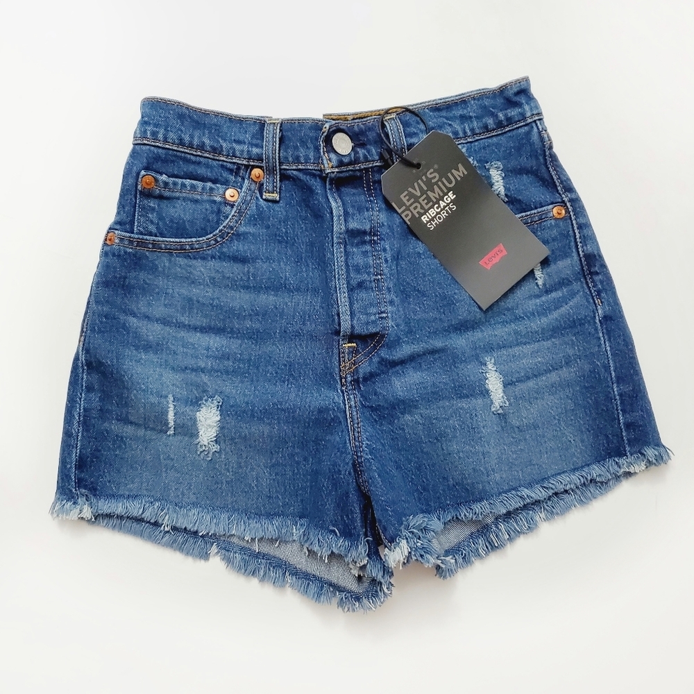 Levi’s Ribcage High Rise Distressed Short - Picture 3 of 6